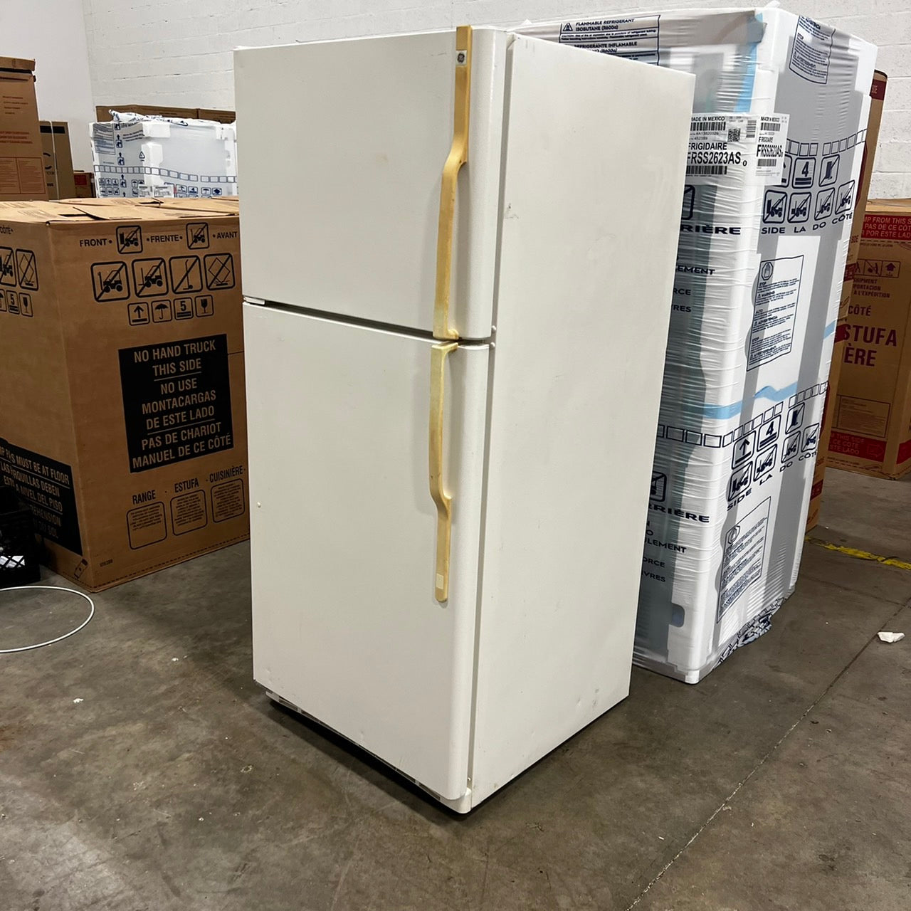 GE Top and Bottom Refrigerator GE Top and Bottom Refrigerator